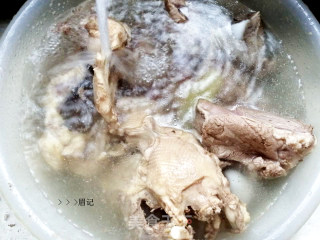 电饭煲卤牛肉的做法步骤：1