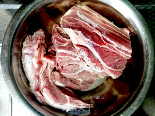 电饭煲卤牛肉的做法步骤：2