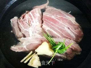 电饭煲卤牛肉的做法步骤：3