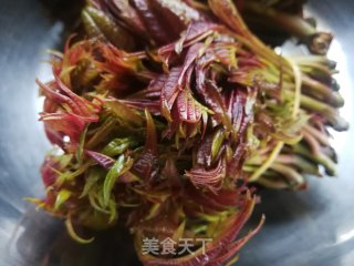 香椿木耳粉丝鸡蛋饺的做法步骤：1
