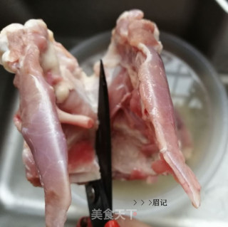 红烧鸭锁骨的做法步骤：2