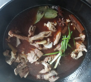 红烧鸭锁骨的做法步骤：7