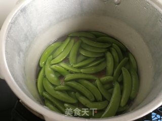 山药炒甜豆角的做法步骤：2