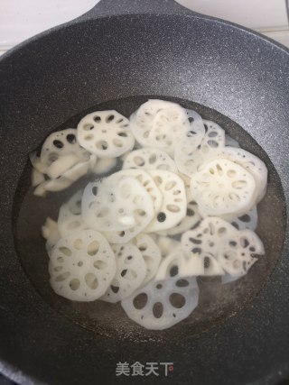 炝拌藕片的做法步骤：1