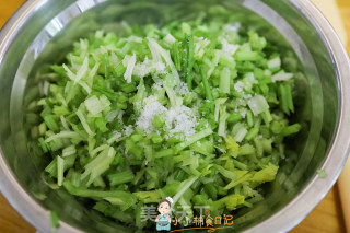 10个月以上辅食牛肉芹菜饺子的做法步骤：1