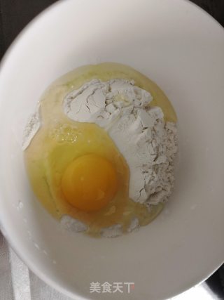 韭菜鸡蛋饼的做法步骤：1