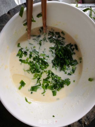 韭菜鸡蛋饼的做法步骤：3