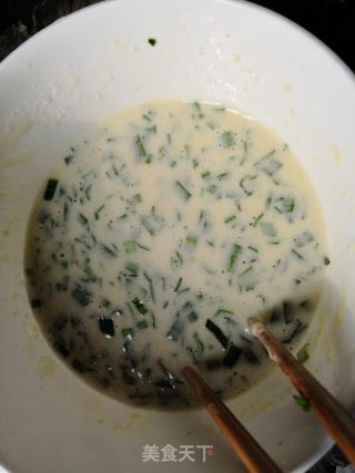 韭菜鸡蛋饼的做法步骤：4