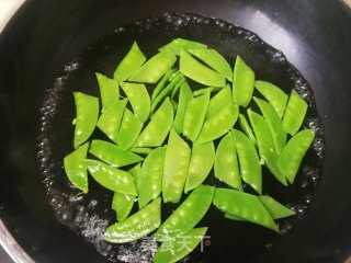 荷兰豆木耳炒春笋的做法步骤：3