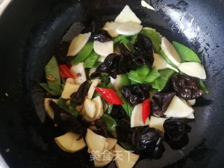 荷兰豆木耳炒春笋的做法步骤：9