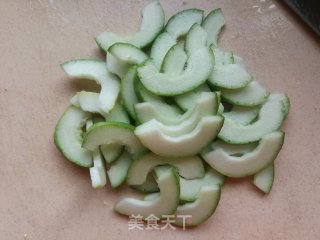 木耳拌酥瓜的做法步骤：2