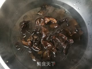 木耳拌酥瓜的做法步骤：3