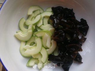木耳拌酥瓜的做法步骤：5