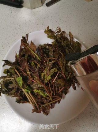 油炸香椿芽的做法步骤：2