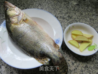 糖醋鳜鱼的做法步骤：1