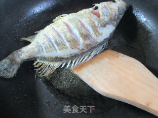 糖醋鳜鱼的做法步骤：11