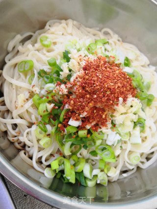 家常油泼面的做法步骤：3