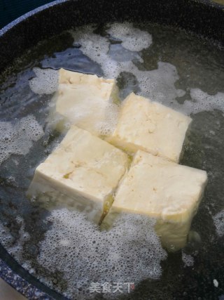 春日应季美食—香椿拌豆腐的做法步骤：2