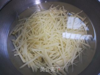 酸辣土豆丝的做法步骤：2