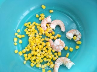牛油果虾仁沙拉的做法步骤：3