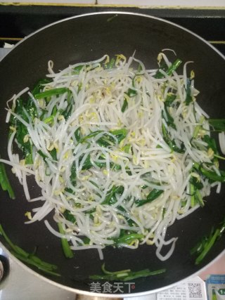 韭菜炒豆芽的做法步骤：5
