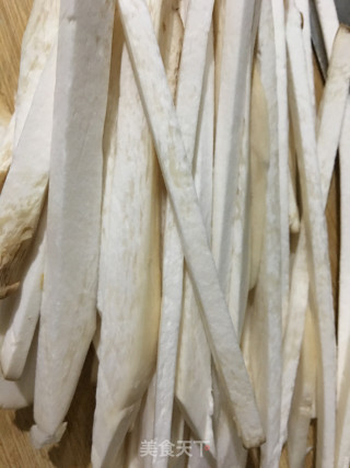 杏鲍菇炒虫草花的做法步骤：1