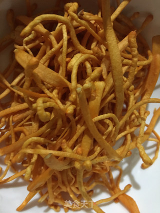 杏鲍菇炒虫草花的做法步骤：2