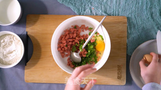 牛奶鸡蛋饼的做法步骤：1
