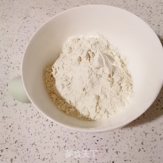 手擀鸡蛋面的做法步骤：1