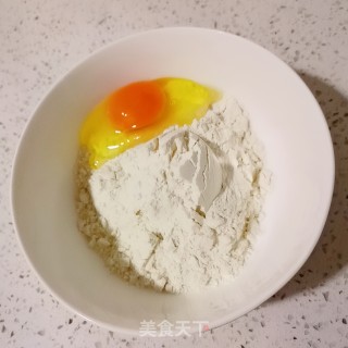 手擀鸡蛋面的做法步骤：2