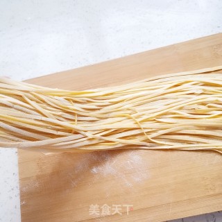手擀鸡蛋面的做法步骤：11