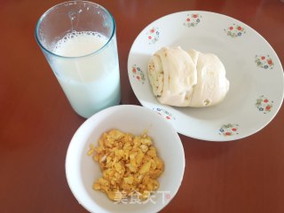 简易早餐–炒鸡蛋的做法步骤：6