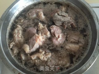 土豆胡萝卜焖牛腱肉的做法步骤：5