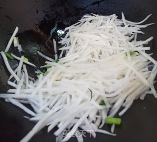 葱香萝卜丝豆腐汤的做法步骤：5