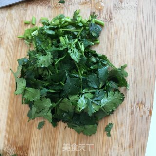香菜煎鹅蛋的做法步骤：2