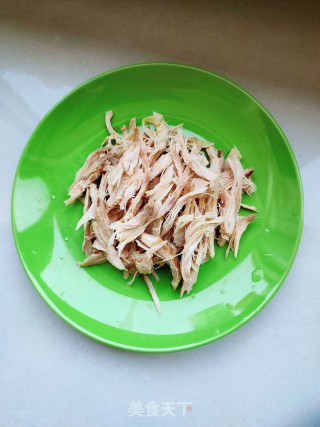 芝麻酱鸡肉丝拌面的做法步骤：1