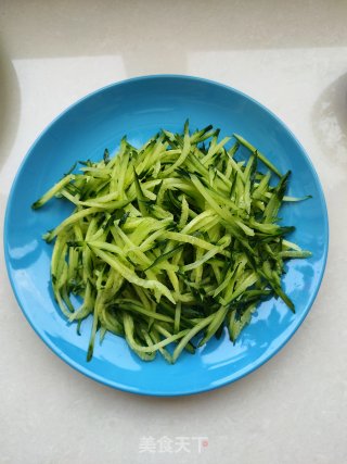 芝麻酱鸡肉丝拌面的做法步骤：3
