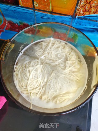 芝麻酱鸡肉丝拌面的做法步骤：5