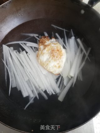 网红减脂白萝卜煎蛋汤的做法步骤：1