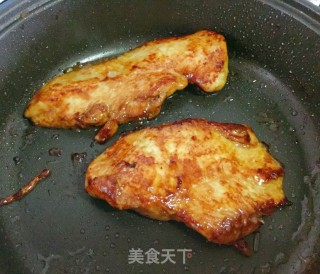 香煎蜜汁鸡胸的做法步骤：4