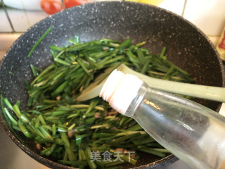 韭菜炒蚬肉的做法步骤：7
