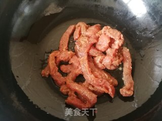 黑椒牛柳炒螺丝椒的做法步骤：4