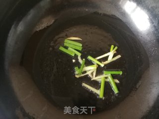 黑椒牛柳炒螺丝椒的做法步骤：6