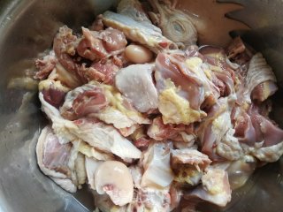 虫草花土鸡汤的做法步骤：1