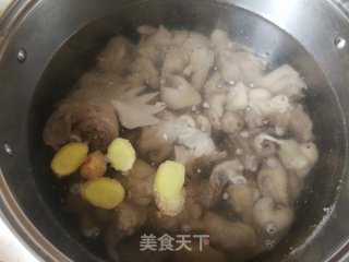 虫草花土鸡汤的做法步骤：5