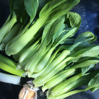 口蘑炒青菜的做法步骤：1