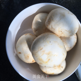 口蘑炒青菜的做法步骤：2