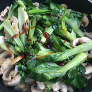 口蘑炒青菜的做法步骤：9