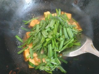 韭菜烧豆腐的做法步骤：11