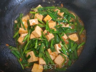 韭菜烧豆腐的做法步骤：12